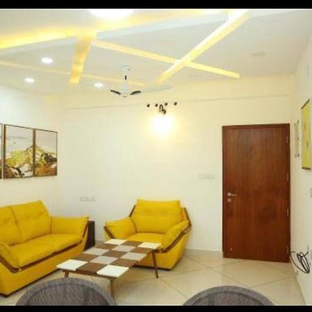 The Solo Apartments Kadavanthra Kochi Esterno foto