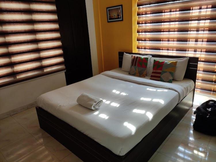 The Solo Apartments Kadavanthra Kochi Esterno foto